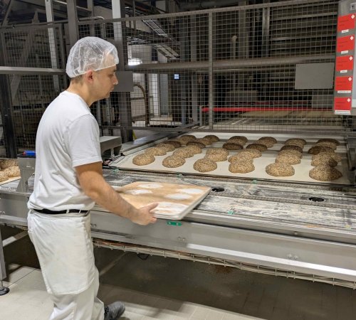 Allein 120.000 klassische Brötchen verlassen jeden Tag die Backstube. 