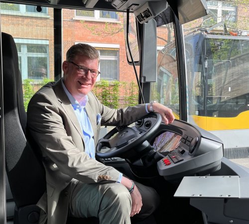 Sitzt am Steuer von Daimler Buses: CEO Till Oberwörder